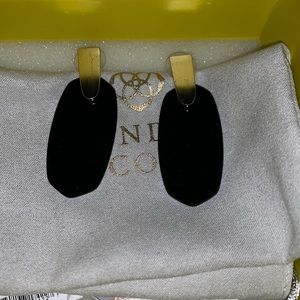 Kendra Scott Aragon Black glass earrings